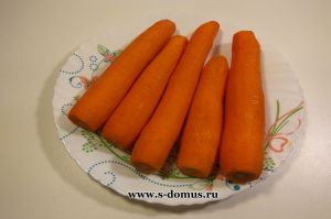 морковь в тарелке
